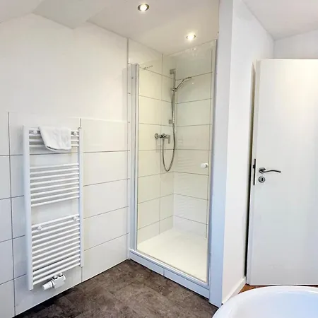 Suite-apartment Zentral In Mit Hohen Decken 아파트 *
