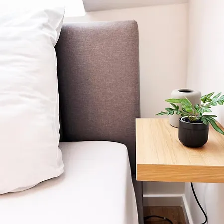 Suite-apartment Zentral In Mit Hohen Decken *